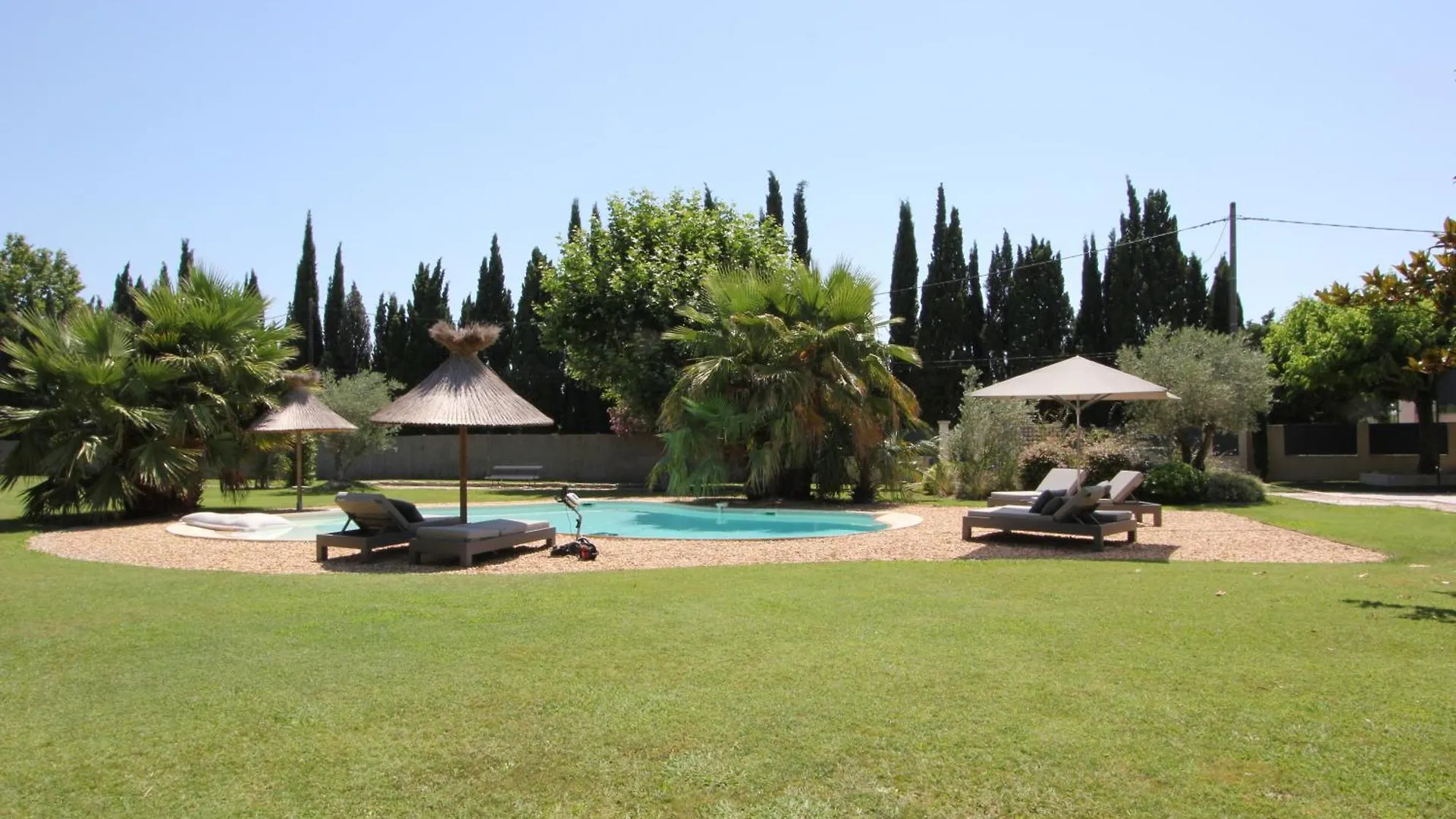 Mas Paloma Bed & Breakfast Rognonas 4*,  France