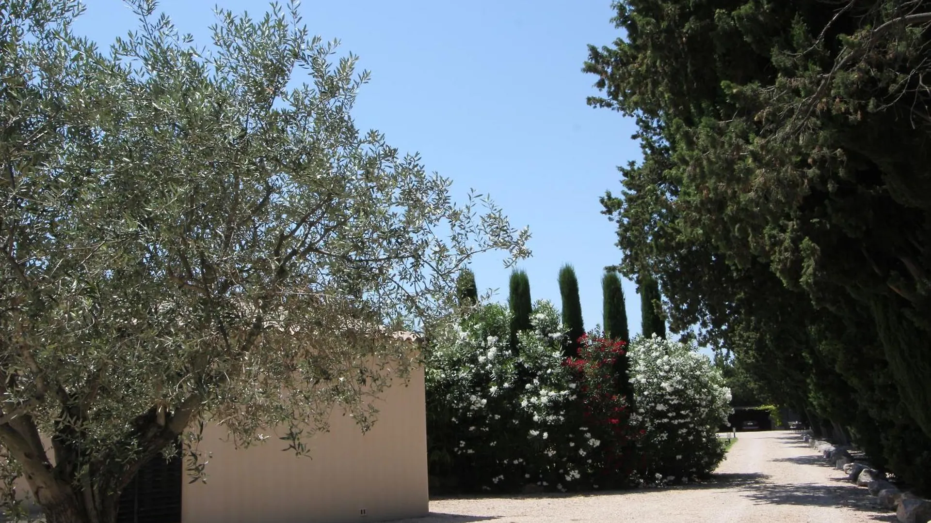 Mas Paloma Bed & Breakfast Rognonas 4*,  France