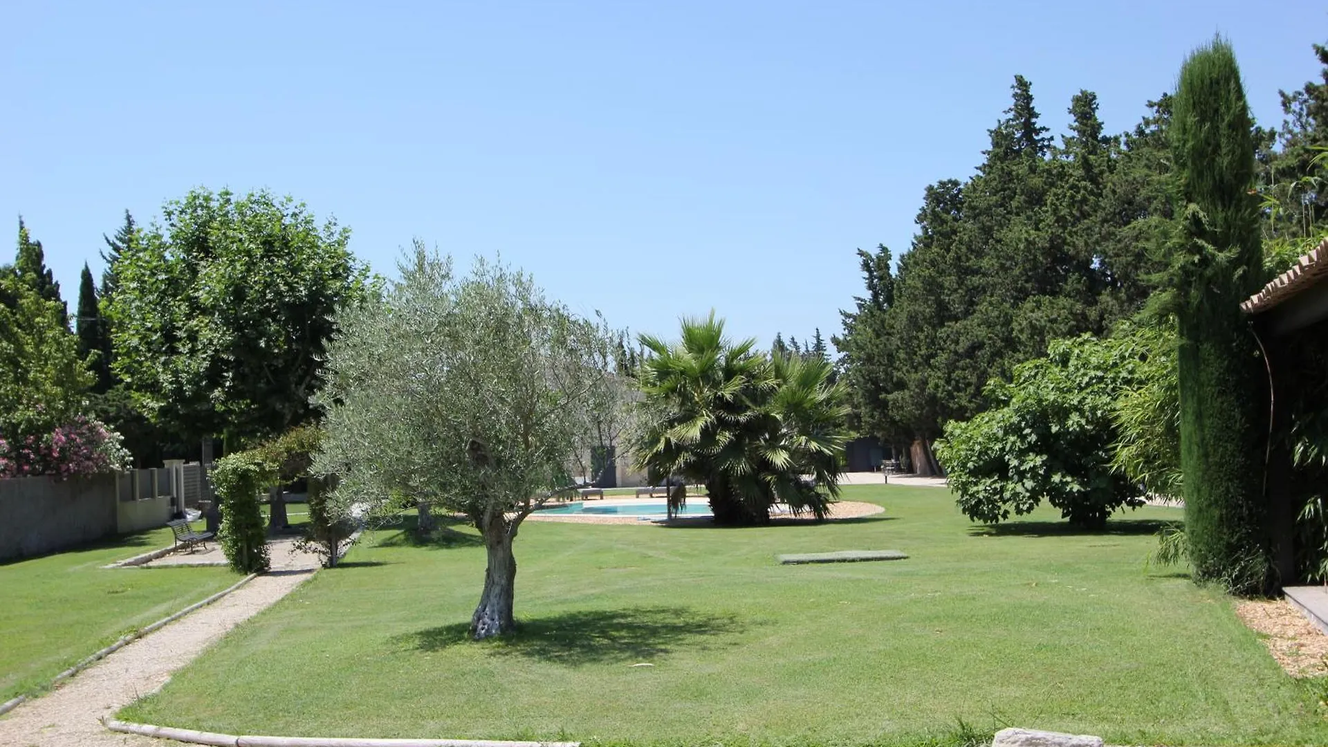 Mas Paloma Bed and Breakfast Rognonas 0*,  Francia