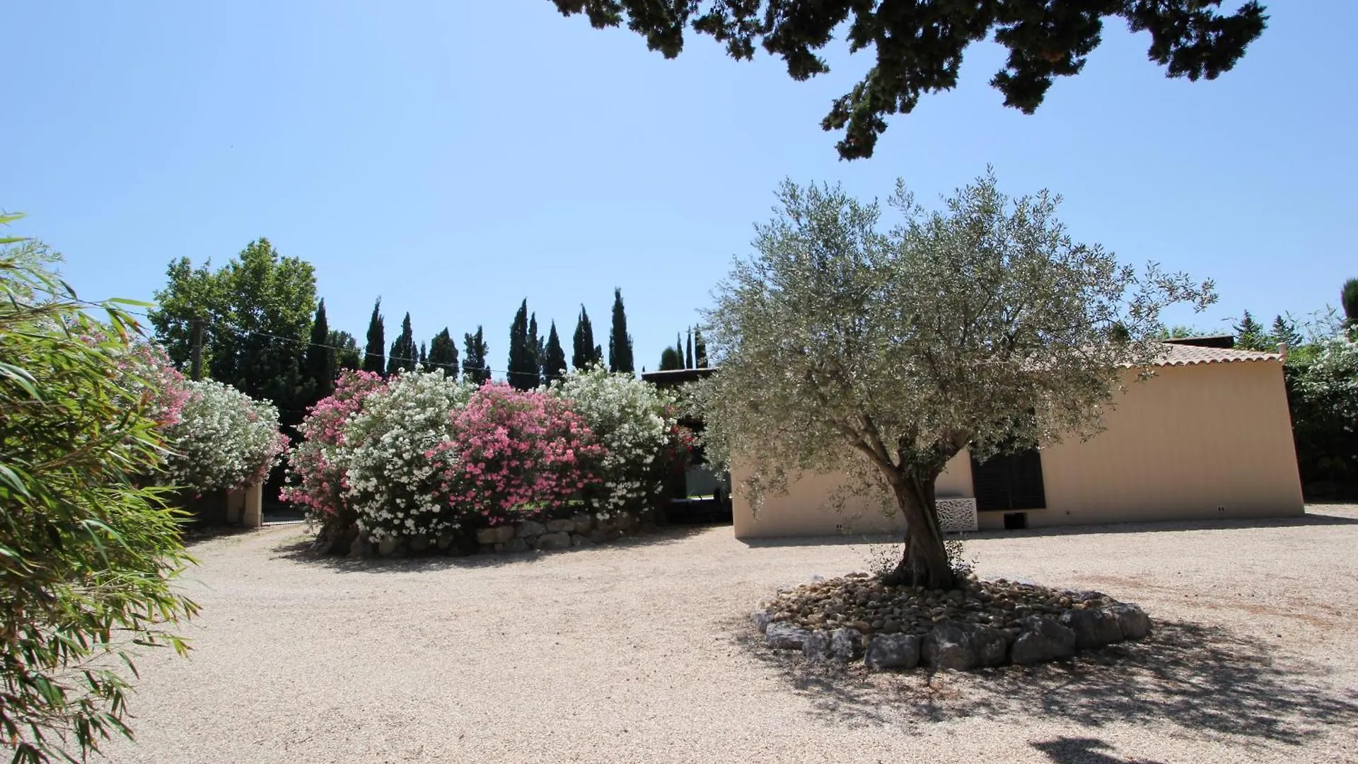 Mas Paloma Bed & Breakfast Rognonas