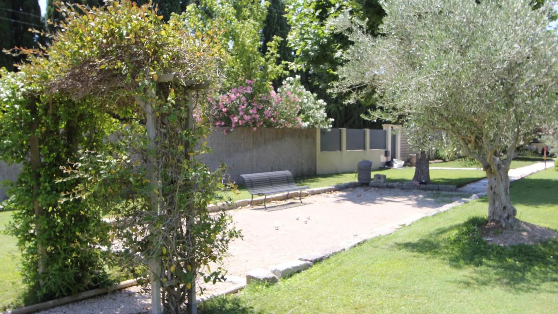 Mas Paloma Bed & Breakfast Rognonas
