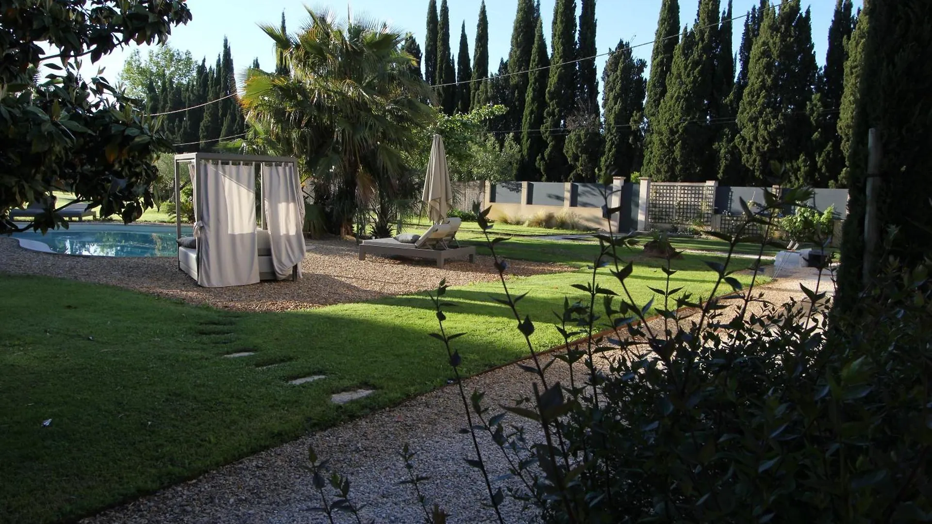 Mas Paloma Bed & Breakfast Rognonas 4*,  France