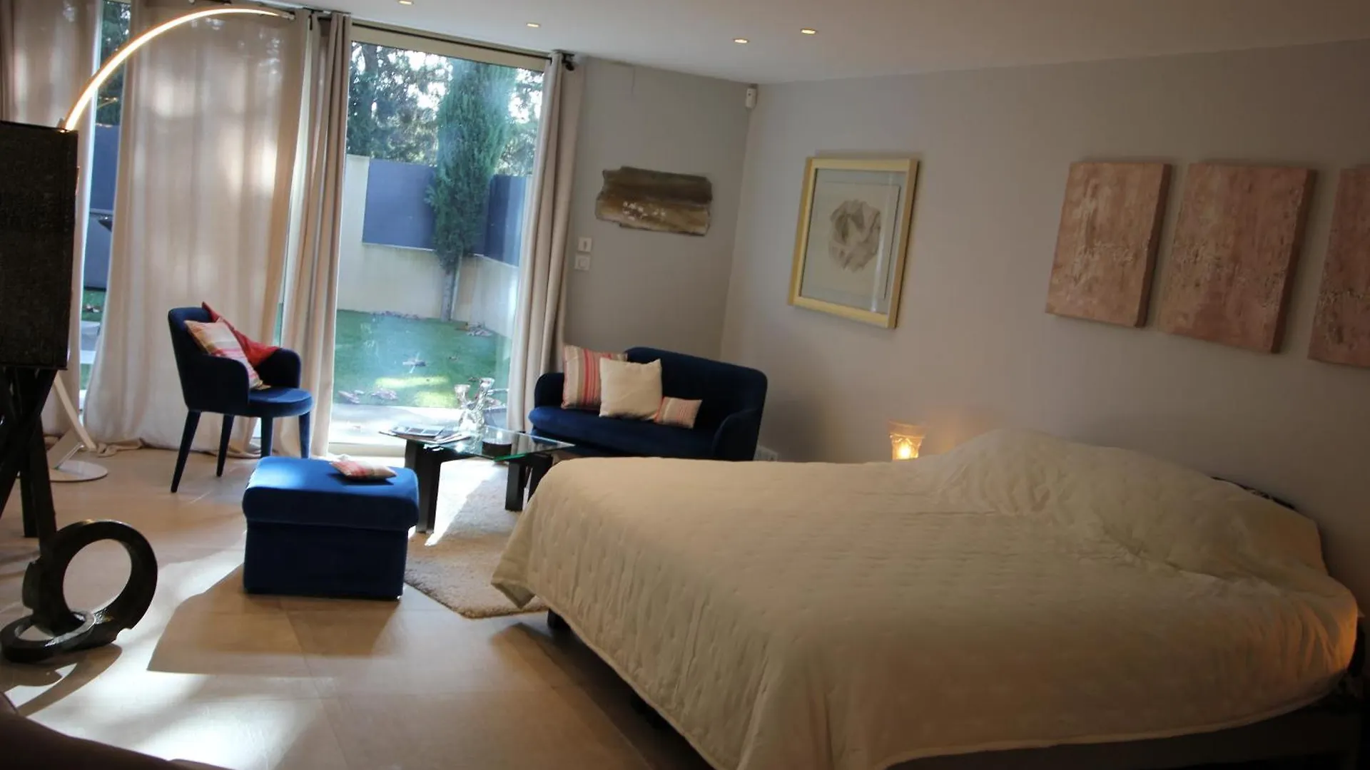 ****  Mas Paloma Bed & Breakfast Rognonas France