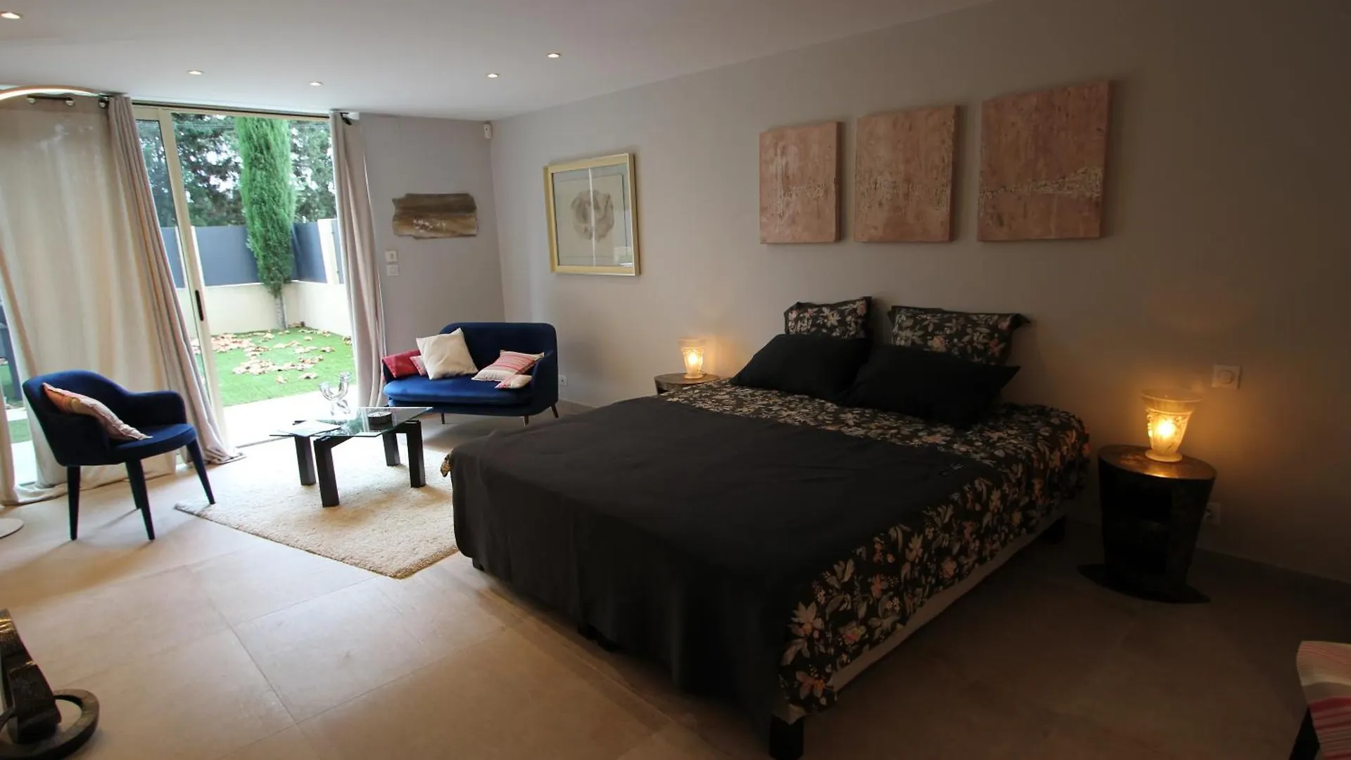 ****  Mas Paloma Bed & Breakfast Rognonas France