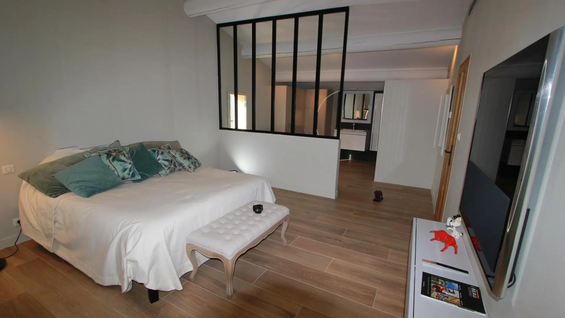 Mas Paloma Bed & Breakfast Rognonas 4*,  France