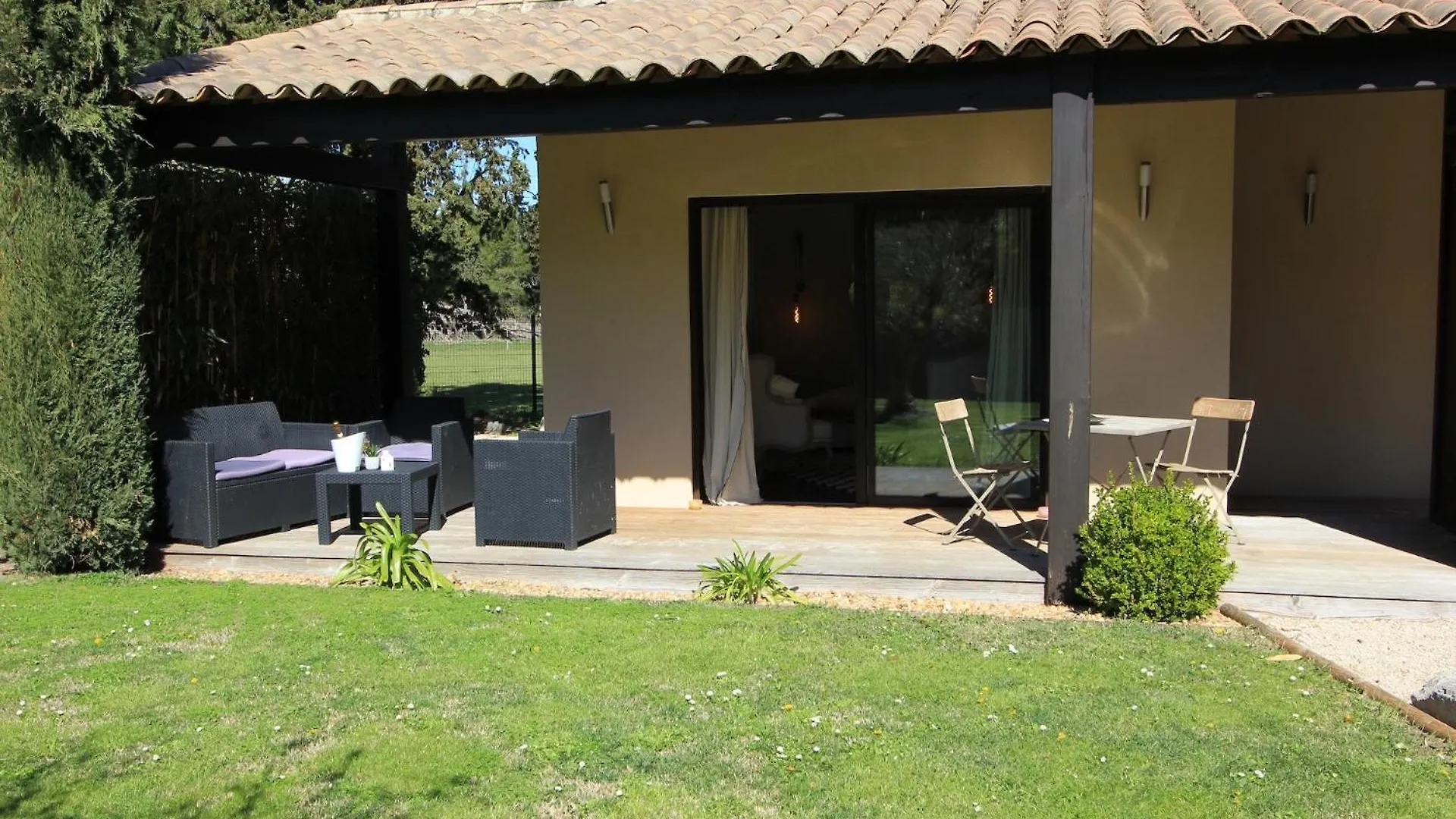 ****  Mas Paloma Bed & Breakfast Rognonas France