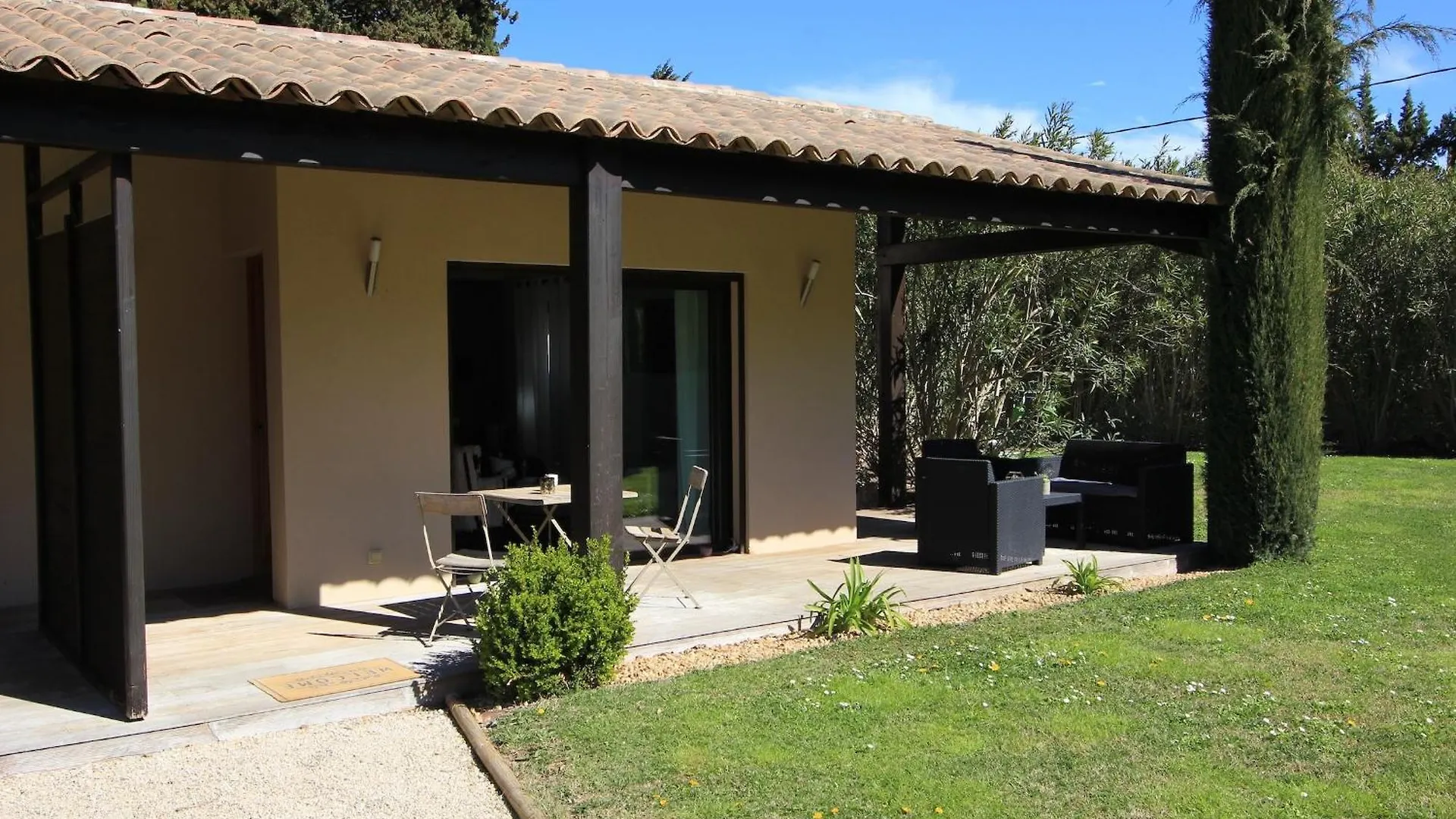 Mas Paloma Bed & Breakfast Rognonas 4*,  France