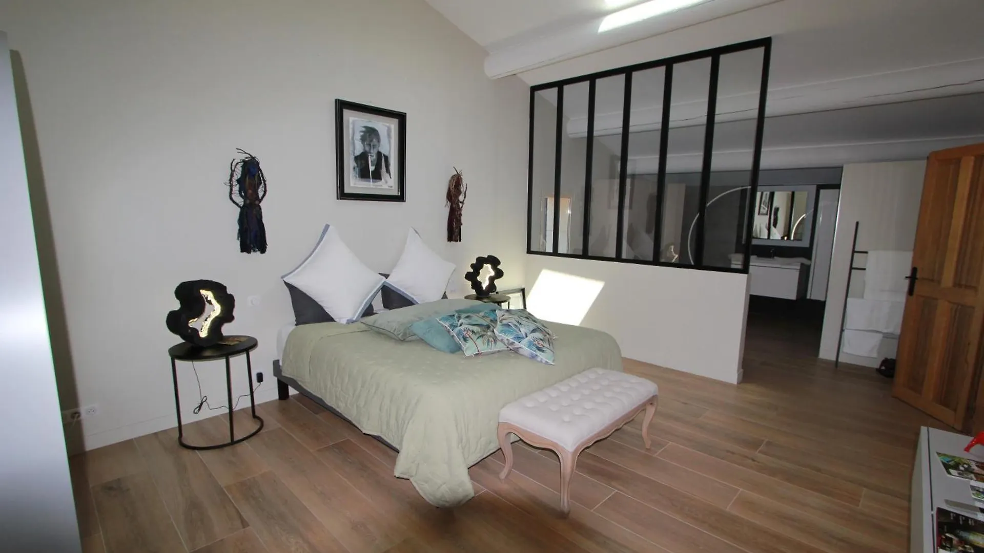 Mas Paloma Bed & Breakfast Rognonas 4*,