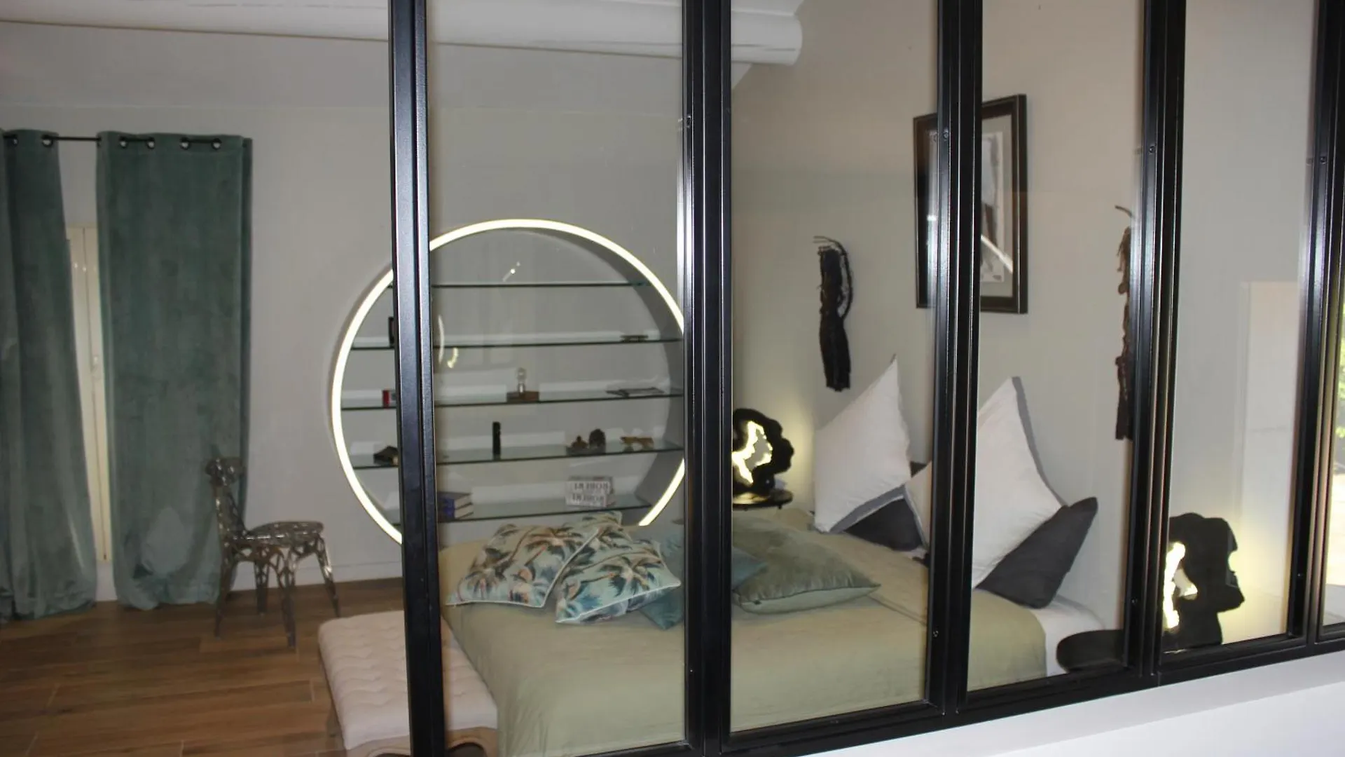 Mas Paloma Bed & Breakfast Rognonas 4*,  France