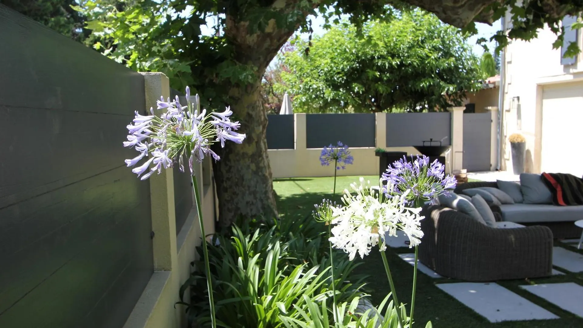 Mas Paloma Bed & Breakfast Rognonas 4*,  France